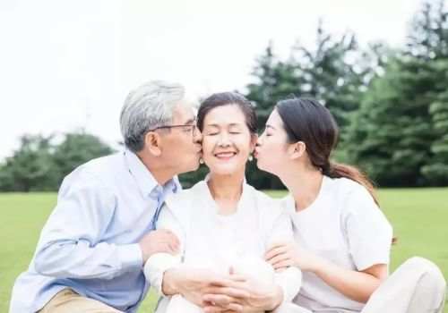 重庆侦探：公证遗嘱与自书遗嘱哪个效力更高